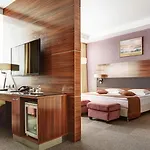 Victoria Olimp & Business Centre 4* مينسك
