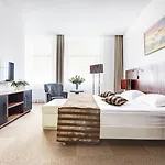 Victoria Olimp & Business Centre Hotel 4*