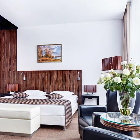Victoria Olimp & Business Centre Hotel 4*